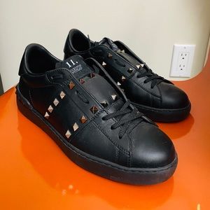 Valentino Garavani Rockstud Sneakers, size 7 Men’s